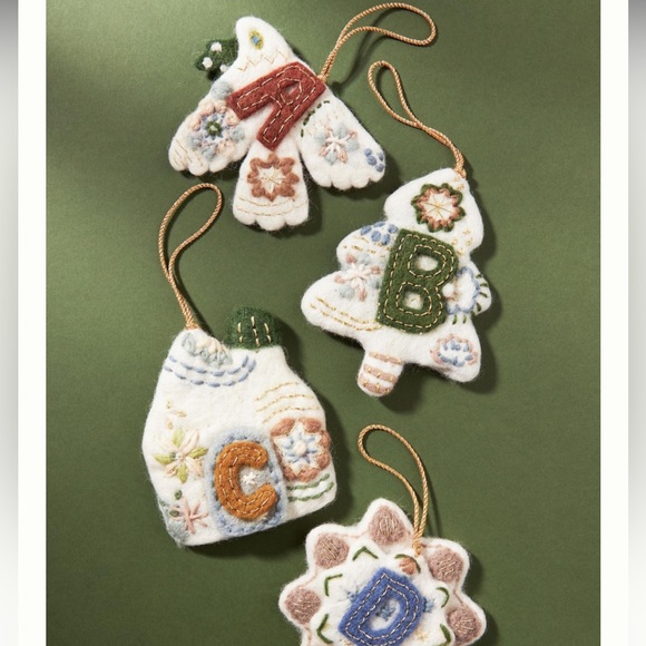 New! Felt Wool Unity Dove Monogram R Ornament - Picture 4 of 4